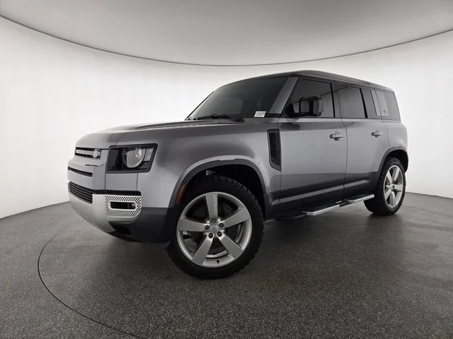 2024 Land Rover Defender 110 SE P400's photo