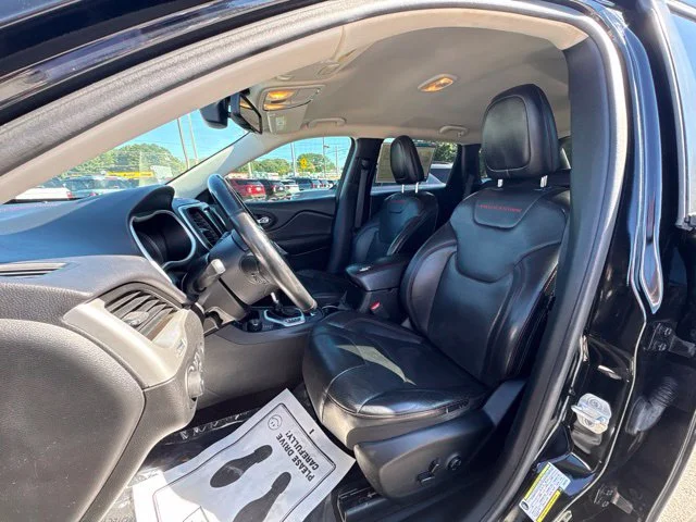 Used 2018 Black Jeep Trailhawk image 12