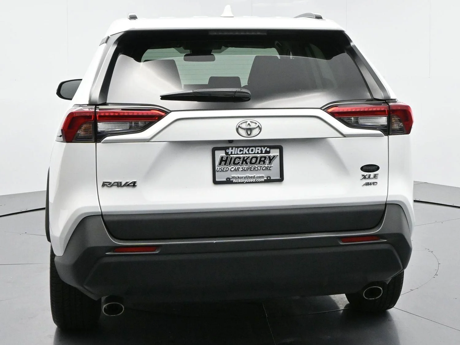 Used 2022 White Toyota XLE image 6