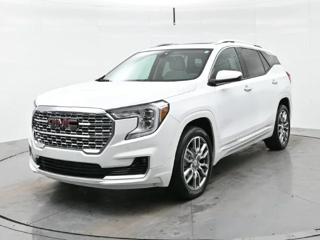 Used 2023 SUMMIT WHITE GMC Denali image 3