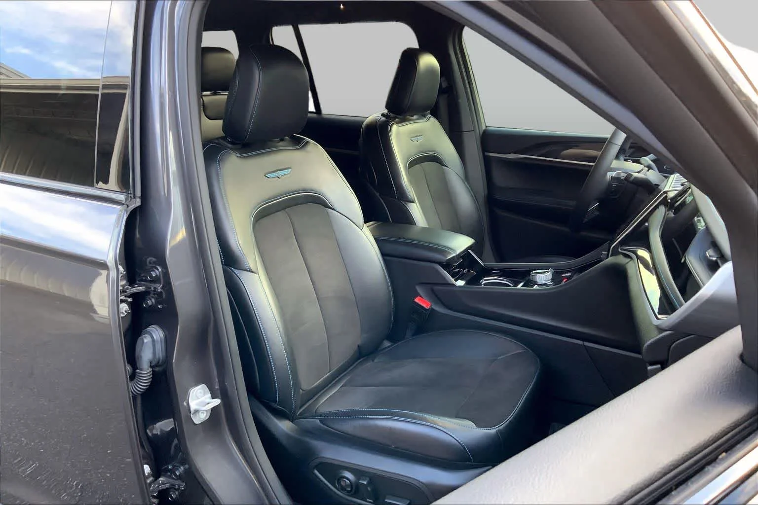Used 2022 Baltic Gray Metallic Clearcoat Jeep Trailhawk image 9