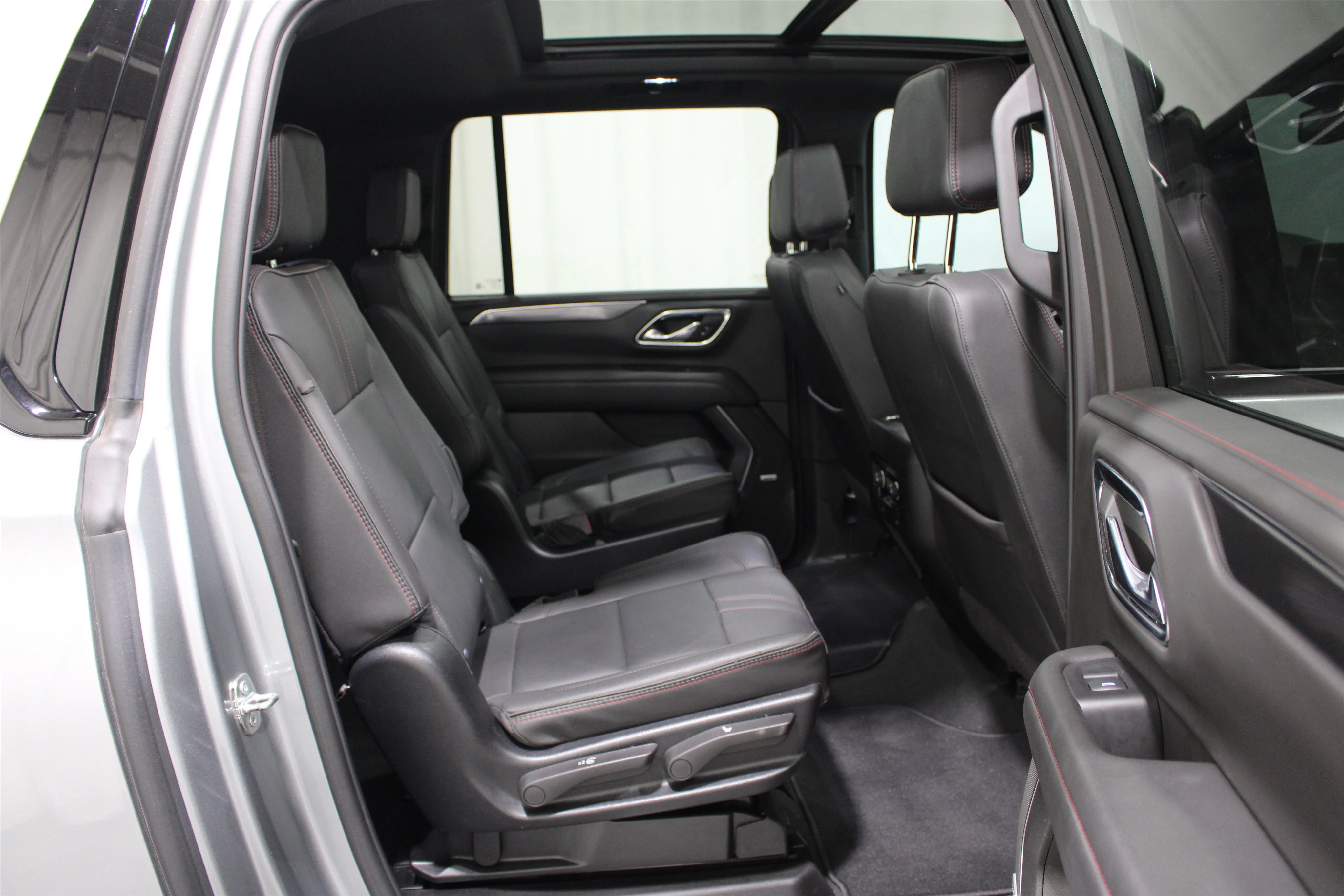 2024 Chevrolet Suburban RST - Photo 26