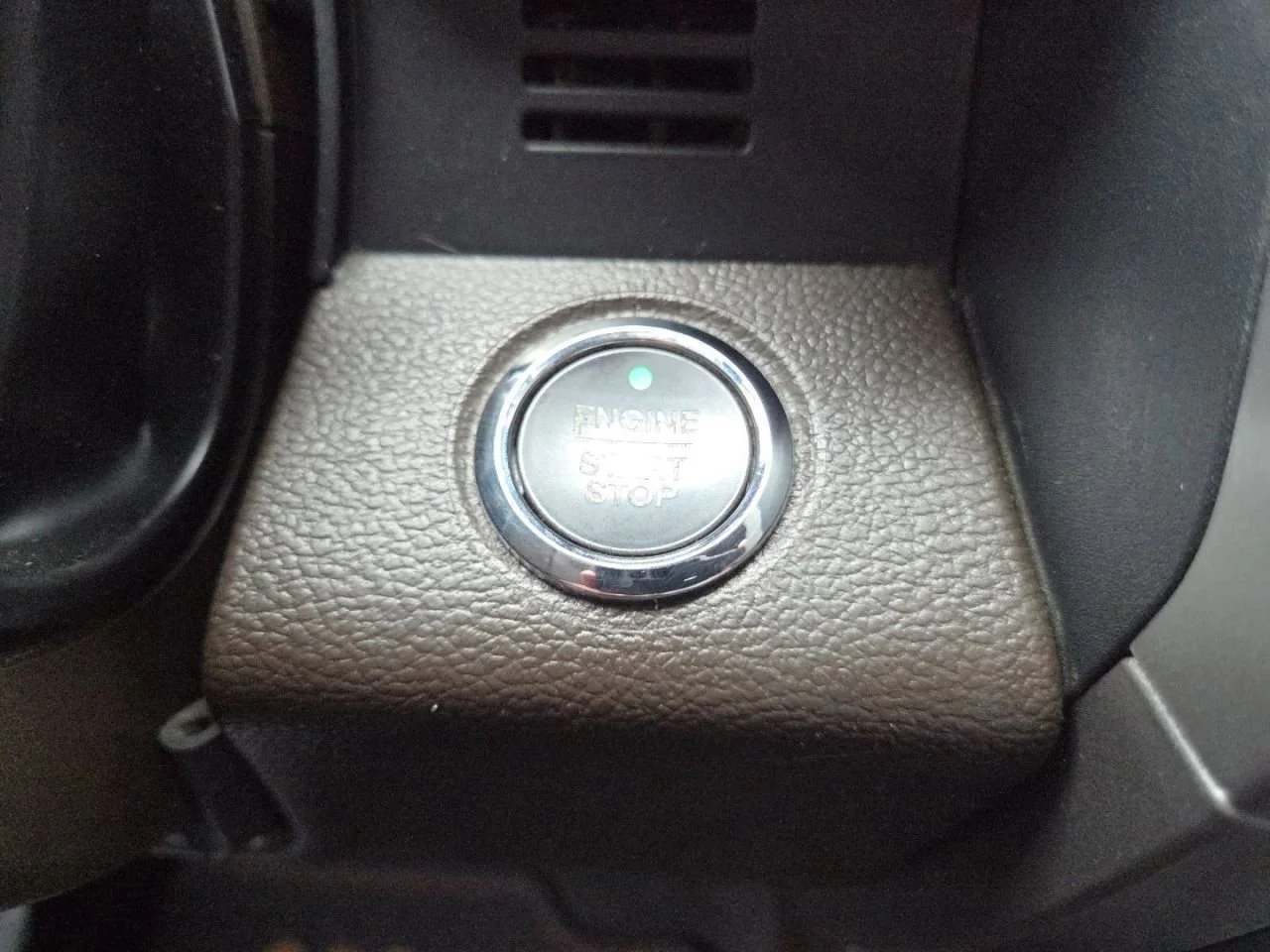 Used 2022  Ford XL image 10