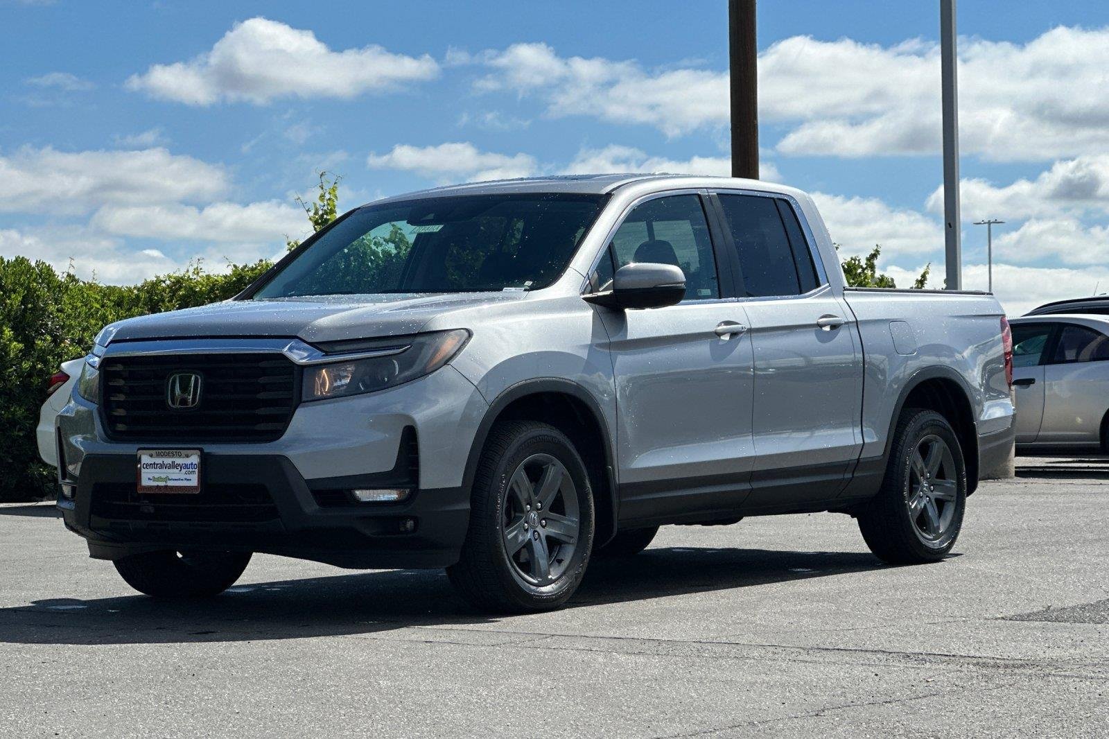 Used 2023 Lunar Silver Metallic Honda RTL image 8