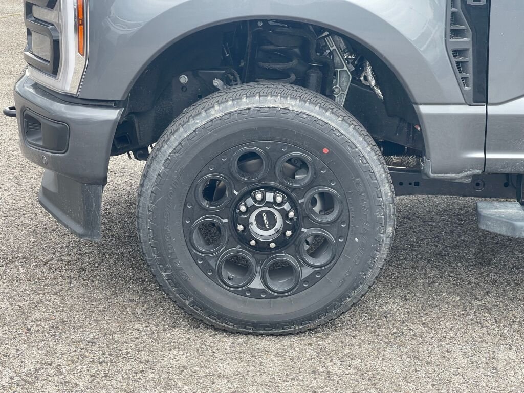 New 2026 Carbonized Gray Metallic Ford LARIAT image 25
