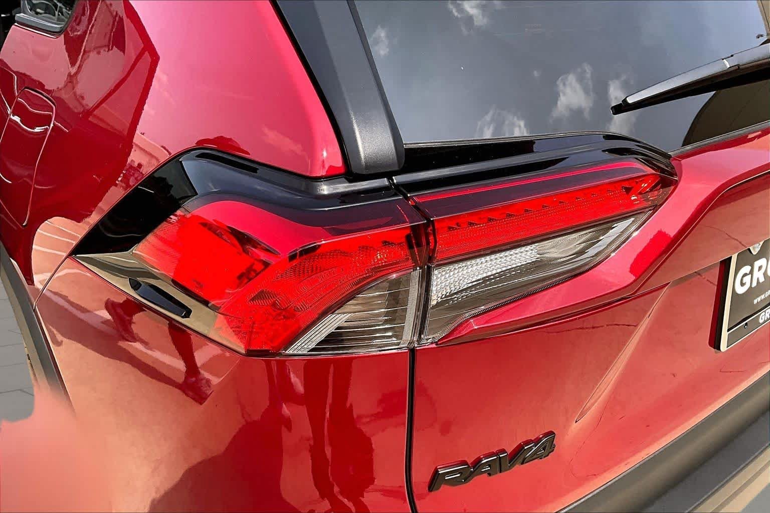 Used 2025 Ruby Flare Pearl Toyota XLE image 29