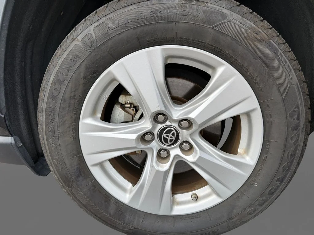 Used 2021 Midnight Black Metallic Toyota LE image 13