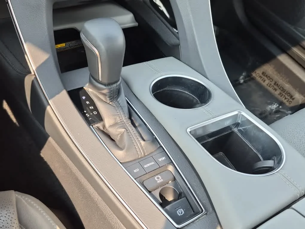 Used 2019 Wind Chill Pearl Toyota Limited image 13