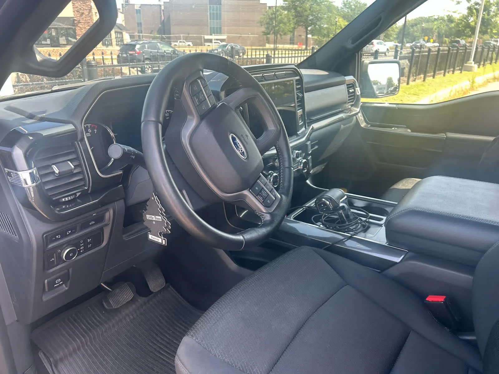 Used 2021 Agate Black Metallic Ford XLT image 6