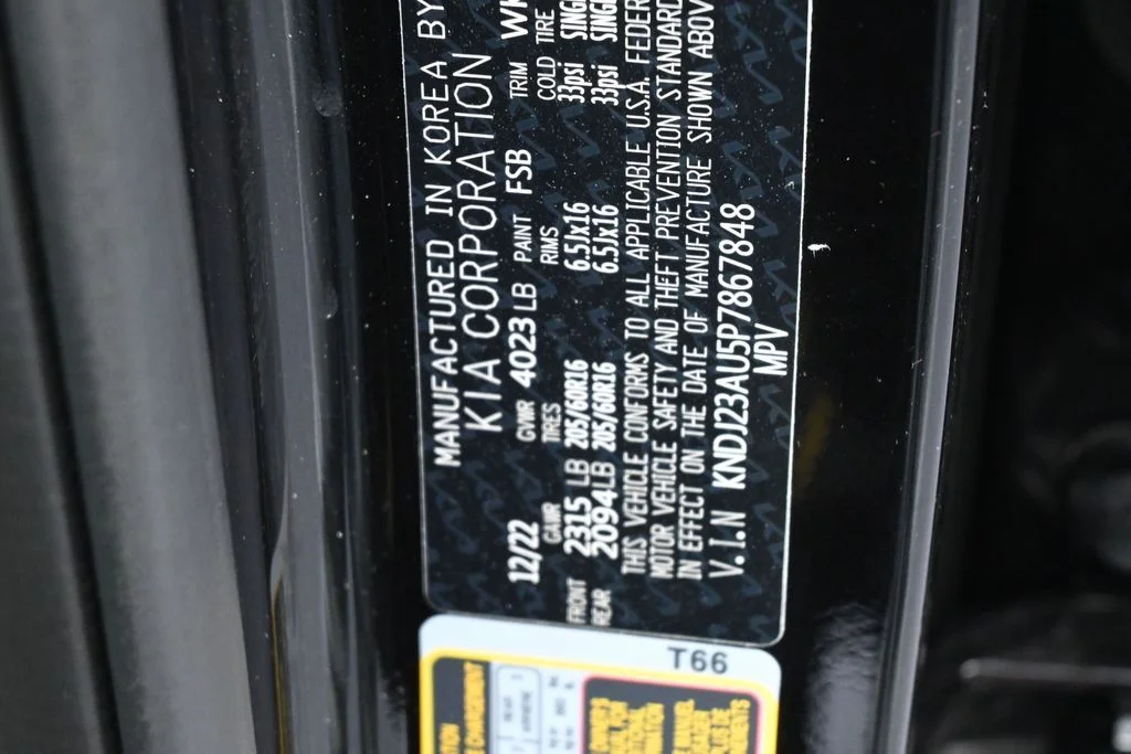 Used 2023 Fusion Black Kia S image 17