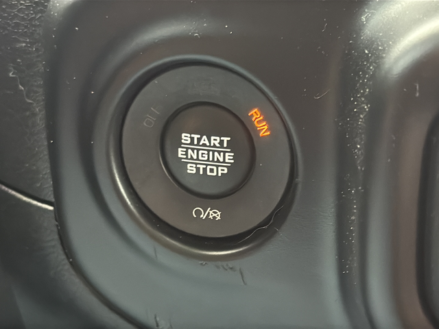 Used 2020 Silver Jeep Sport S image 30