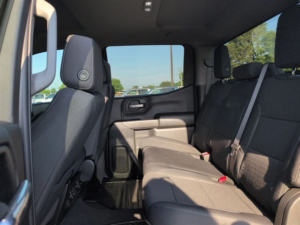 Used 2026 Black Chevrolet Custom image 25