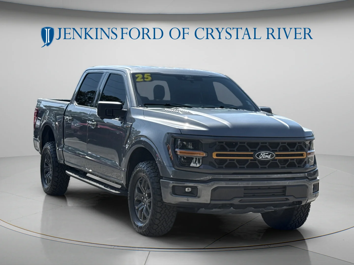 Used 2025 Carbonized Gray Metallic Ford Tremor image 2