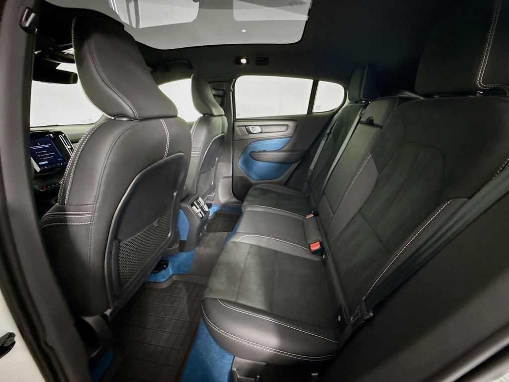 Used 2023 White Volvo Twin Plus image 21