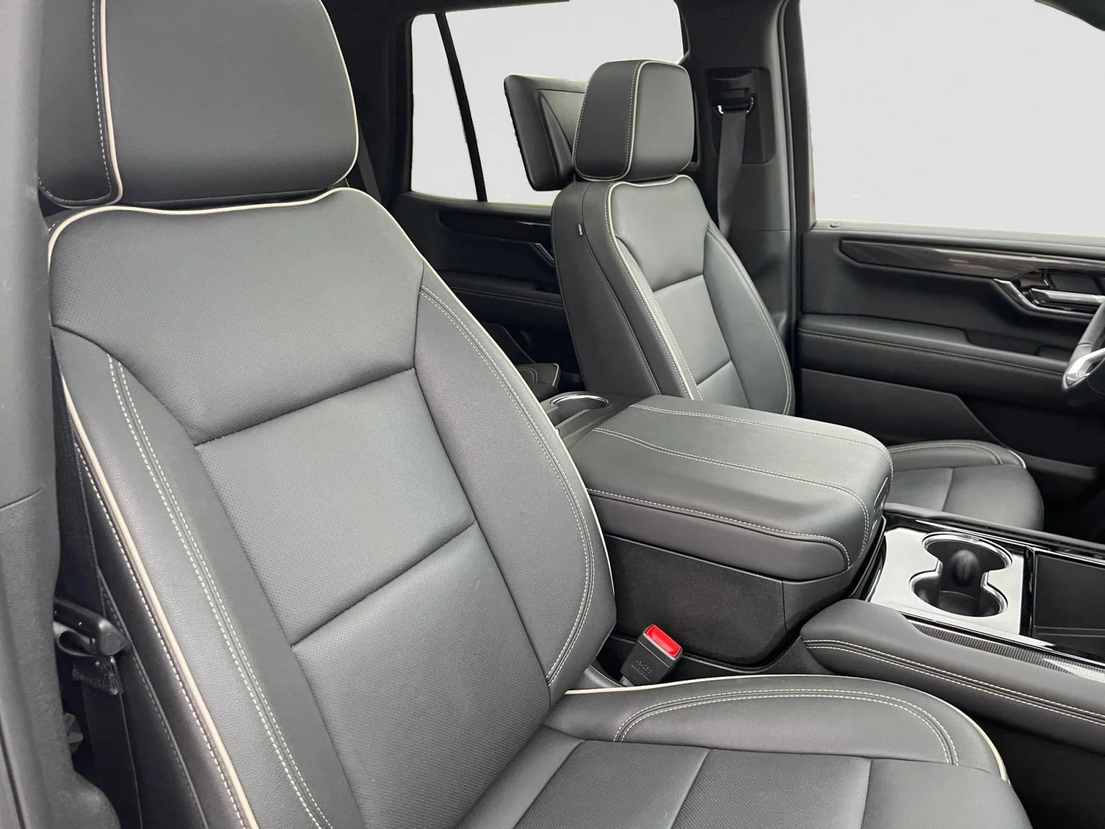 Used 2026 Summit White GMC Elevation 4WD Leather Sunroof Super Cruise Rear Media image 13