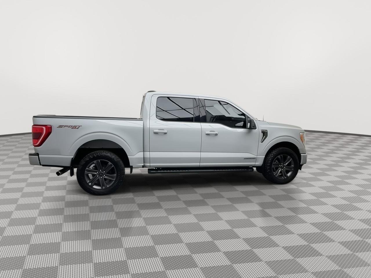 Used 2023 Avalanche Gray Ford XLT image 44