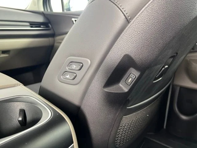New 2027 White Kia EX image 32