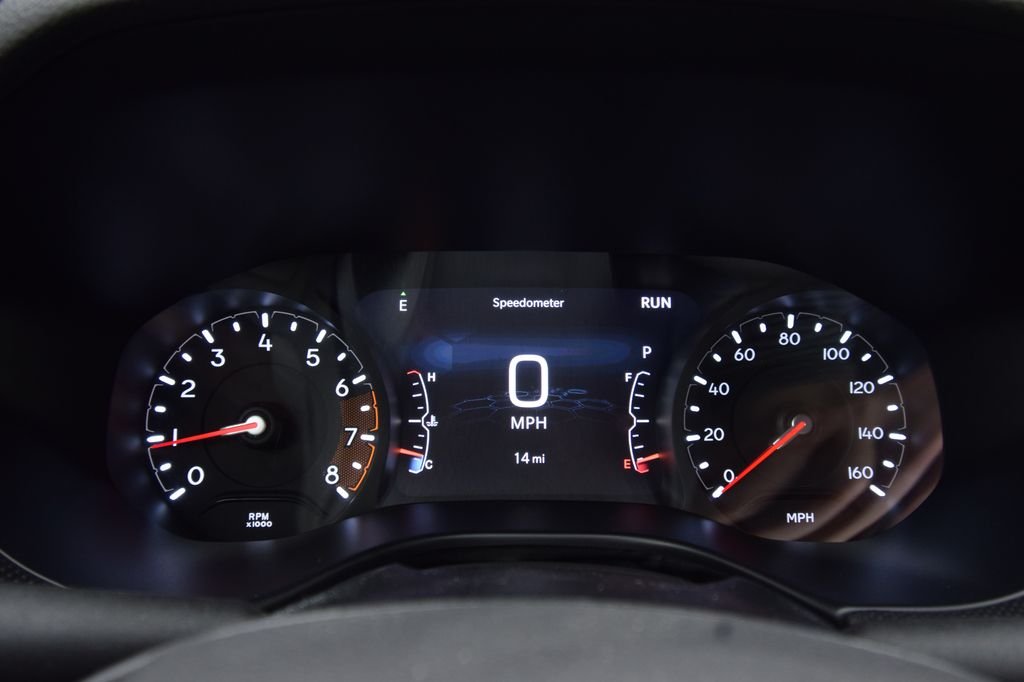 New 2026 Diamond Black Crystal Pearlcoat Jeep Latitude image 19