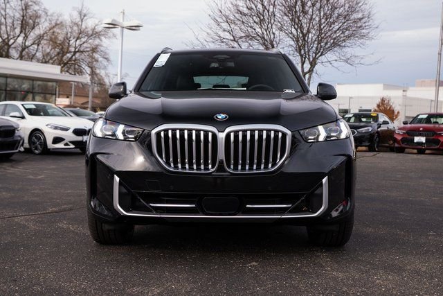 Certified Used 2026 Black Sapphire Metallic BMW xDrive40i image 7