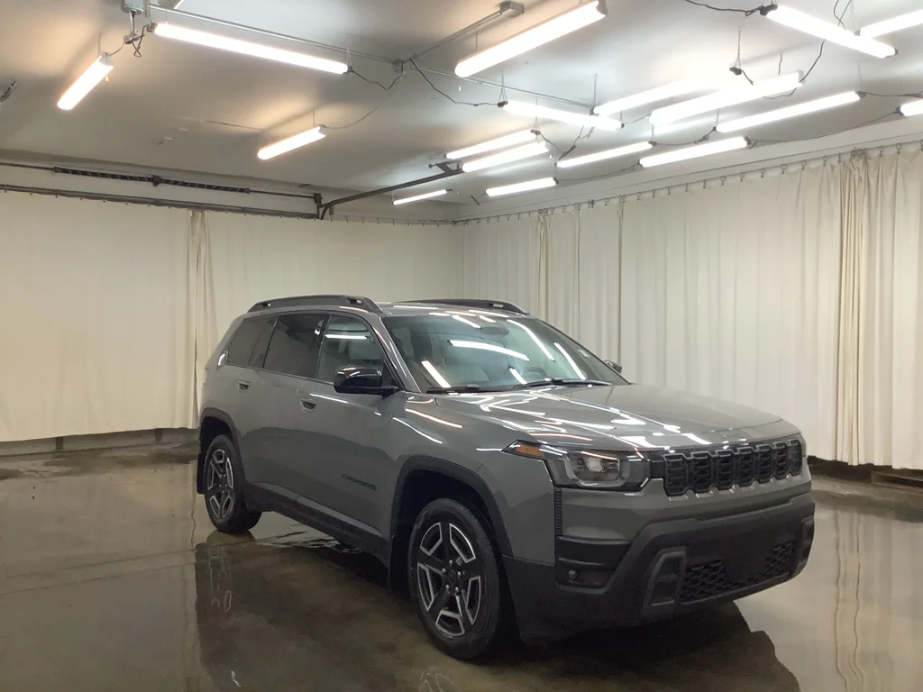 New 2026 Sting-Gray Clear-Coat Exterior Paint Jeep  image 3