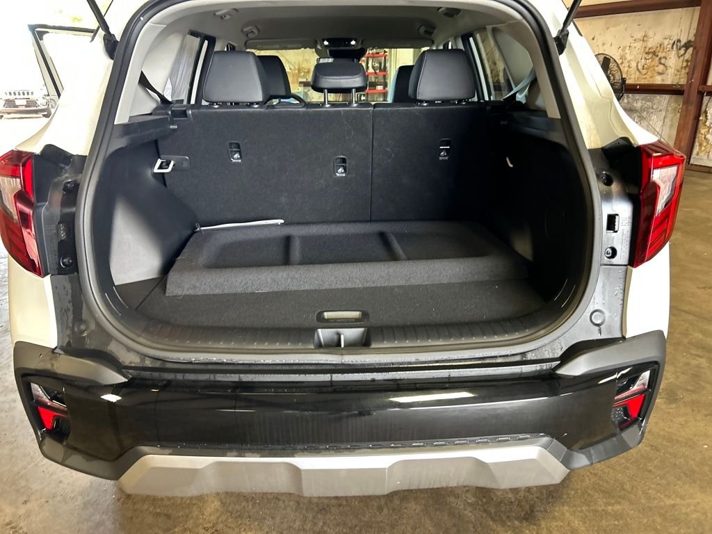 Used 2024 White Kia SX image 33