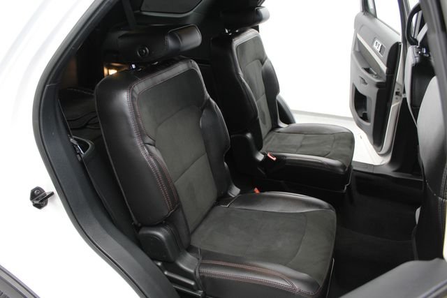 Used 2018 White Platinum Tri-Coat Metallic Ford XLT image 17
