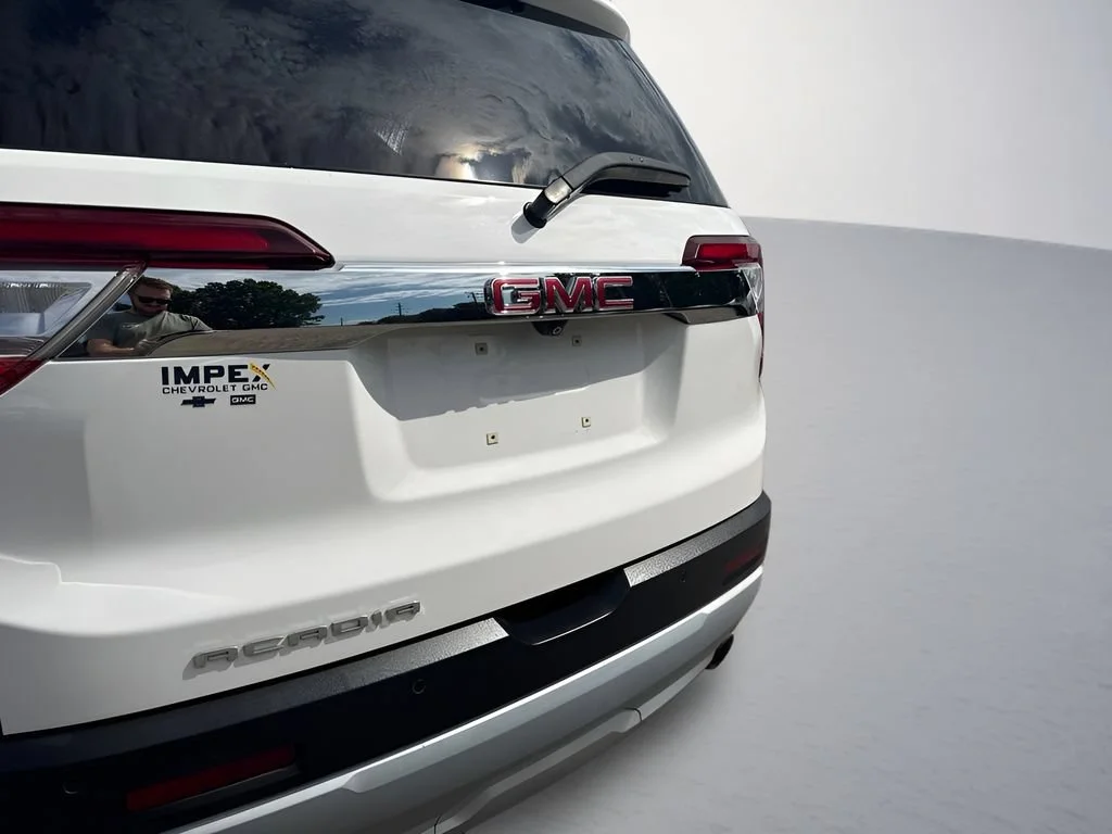 Used 2020 SUMMIT WHITE GMC SLE image 27