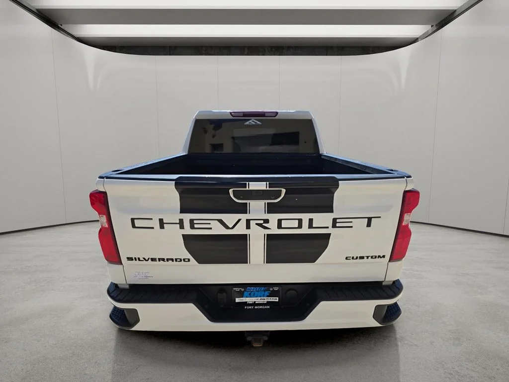 Used 2022 White Chevrolet Custom image 4