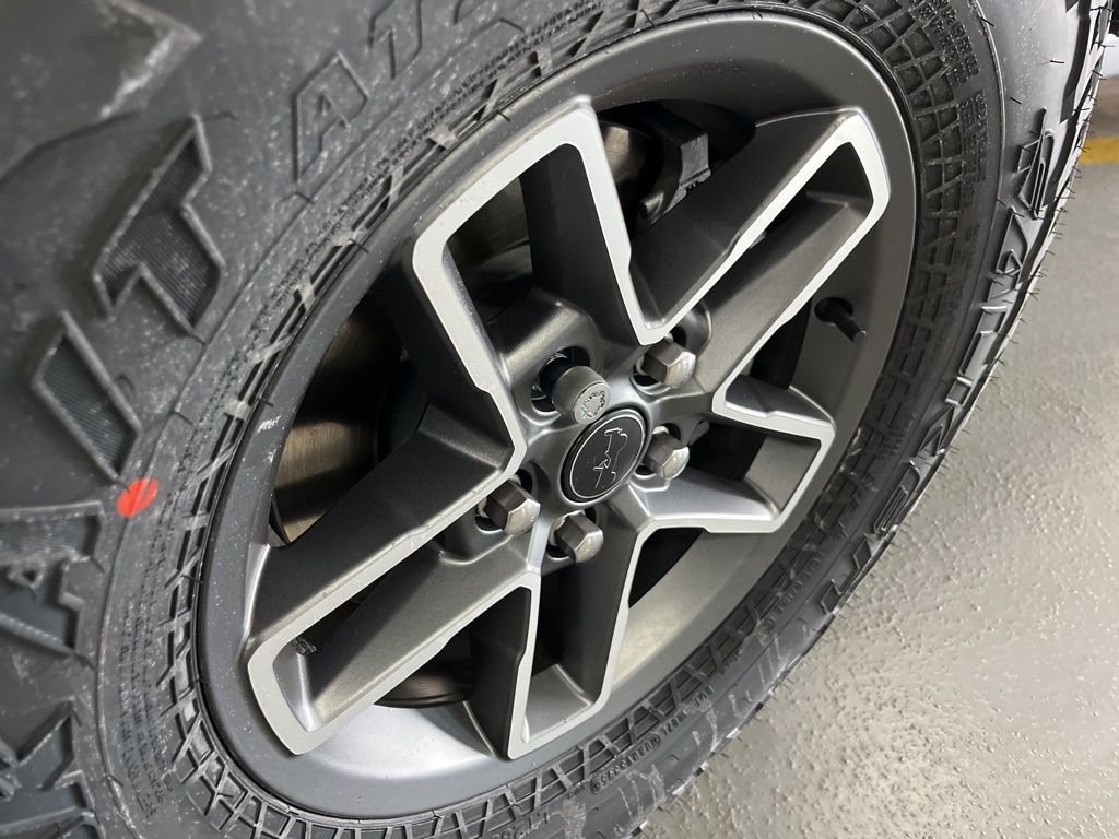 New 2026 Bright White Clear-Coat Exterior Paint Jeep Mojave image 16