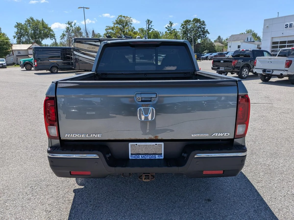 Used 2017 Grey Honda 4wd Crew Cab Touring image 6