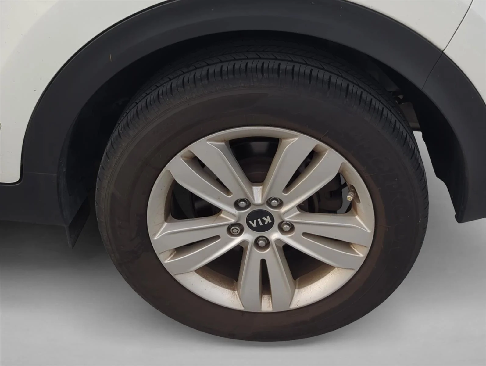 Used 2017 Clear White Kia LX image 6