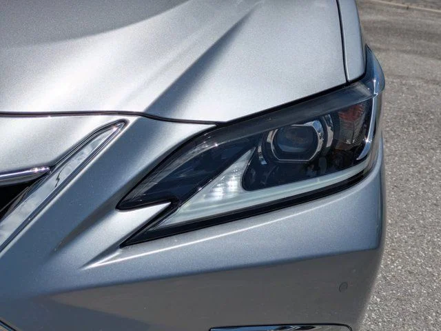 Used 2025 Iridium Lexus 300h image 10