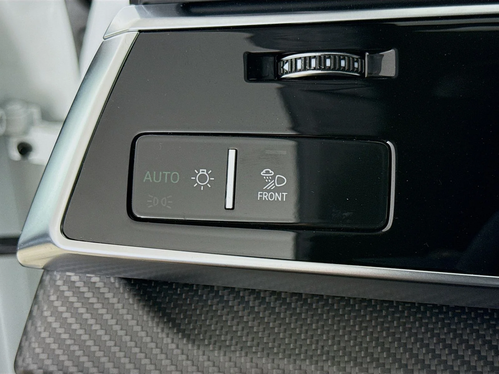 New 2025 White Audi 4.0T image 10