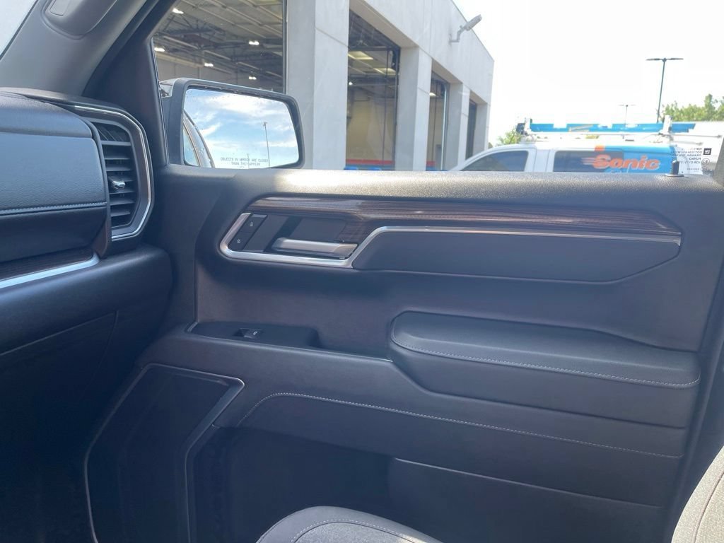 New 2026 Summit White Chevrolet LT (2FL) image 22