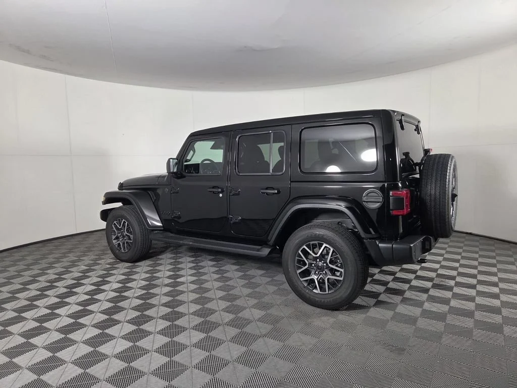 New 2026 Black Clear-Coat Exterior Paint Jeep Sahara image 6