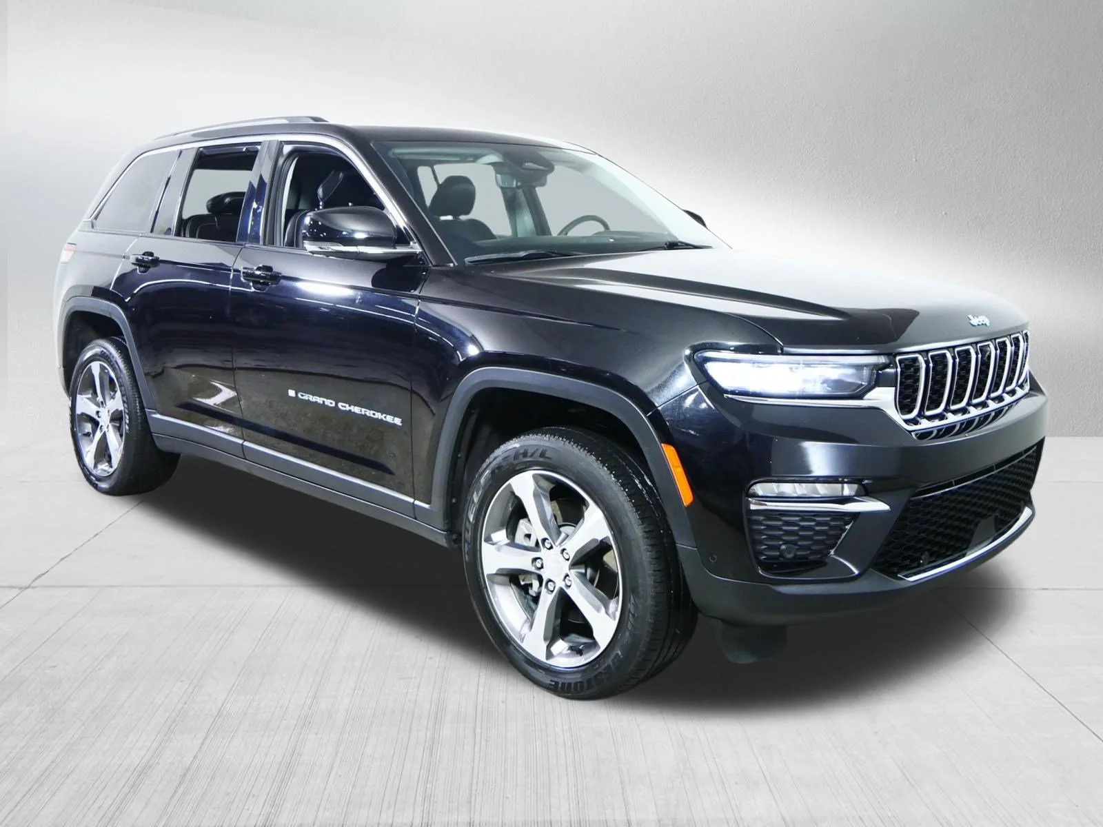 2022 Jeep Grand Cherokee 4xe 4x4's photo