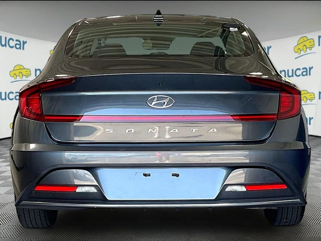 Used 2023 Gray Hyundai SE image 5