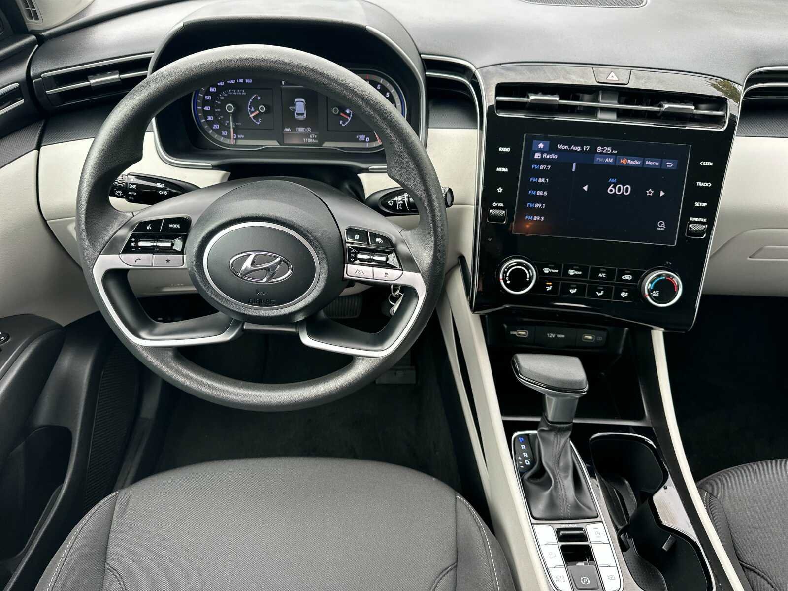 Used 2024 Shimmering Silver Hyundai SE 4D Sport Utility image 16