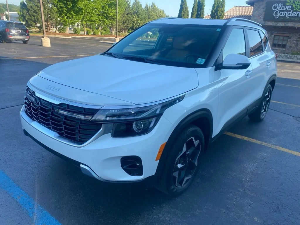 Used 2024 Snow White Pearl Kia EX image 6