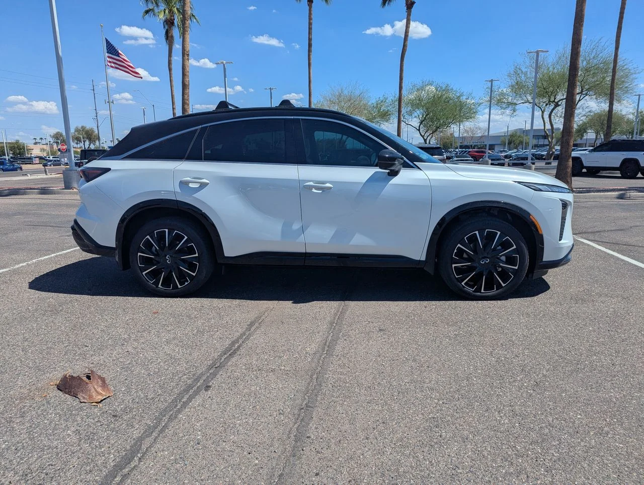 New 2027 2T RAD WHT INFINITI Autograph AWD image 6