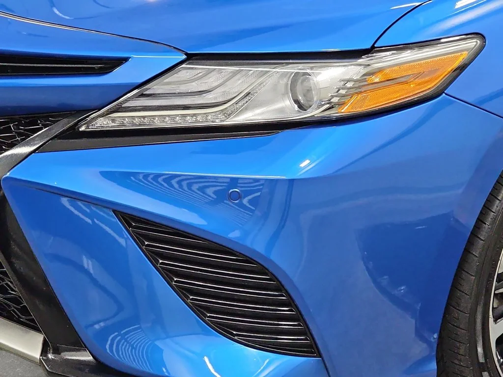 Used 2018 Blue Toyota XSE image 33