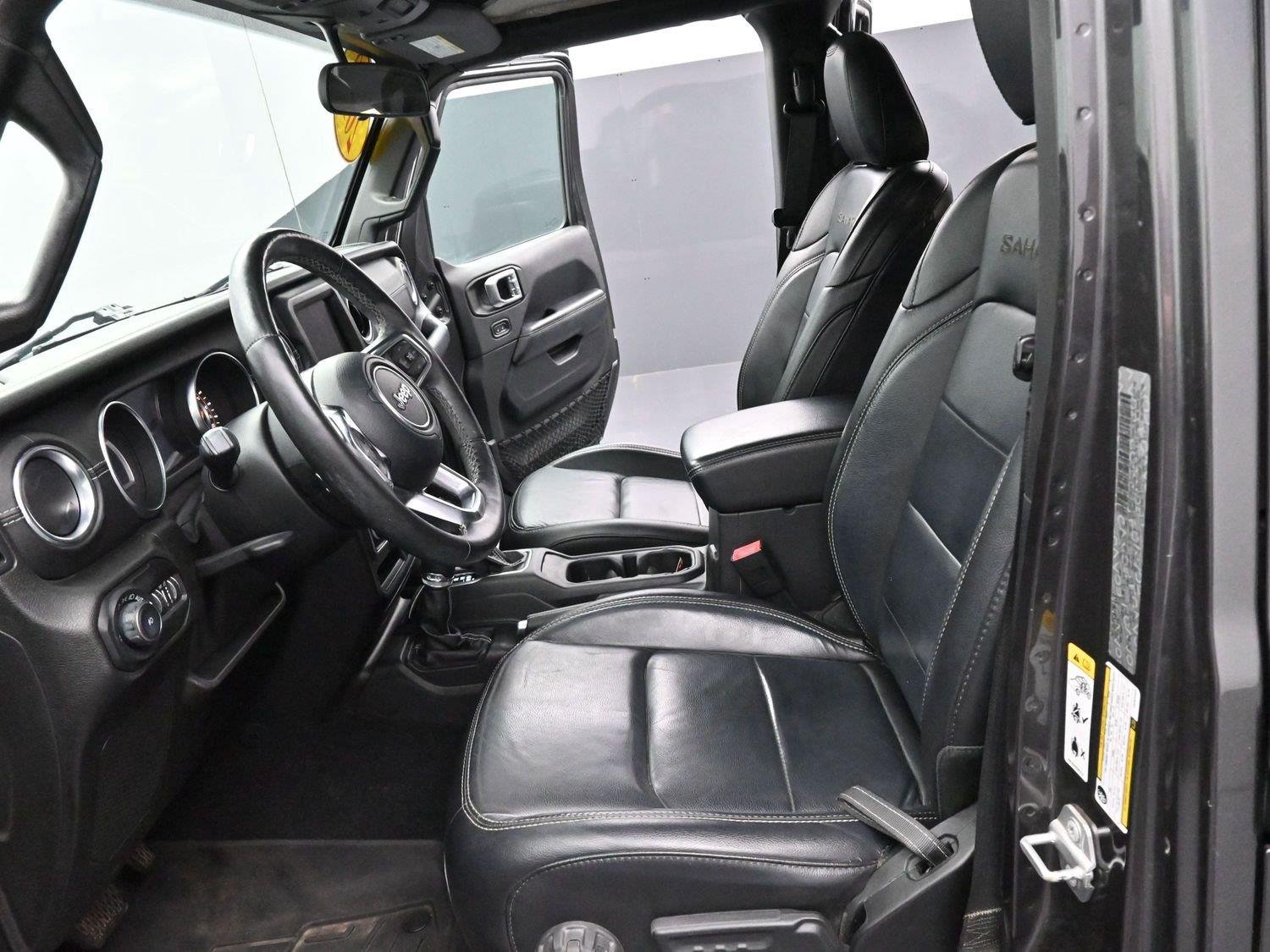 Used 2018 Granite Crystal Metallic Clearcoat Jeep Sahara image 13