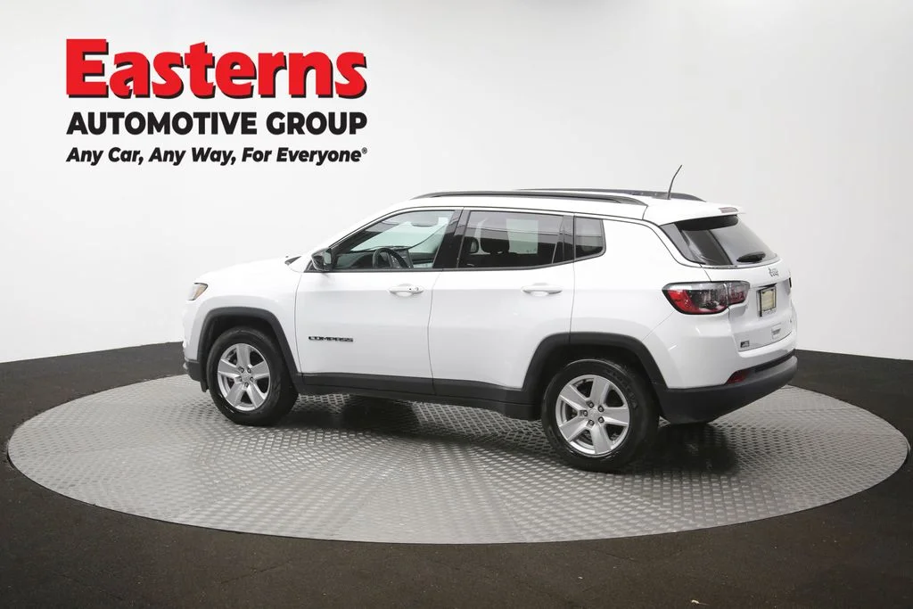 Used 2022 White Jeep Latitude image 62