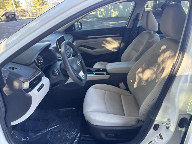 Used 2023 White Nissan 2.5 SV image 14