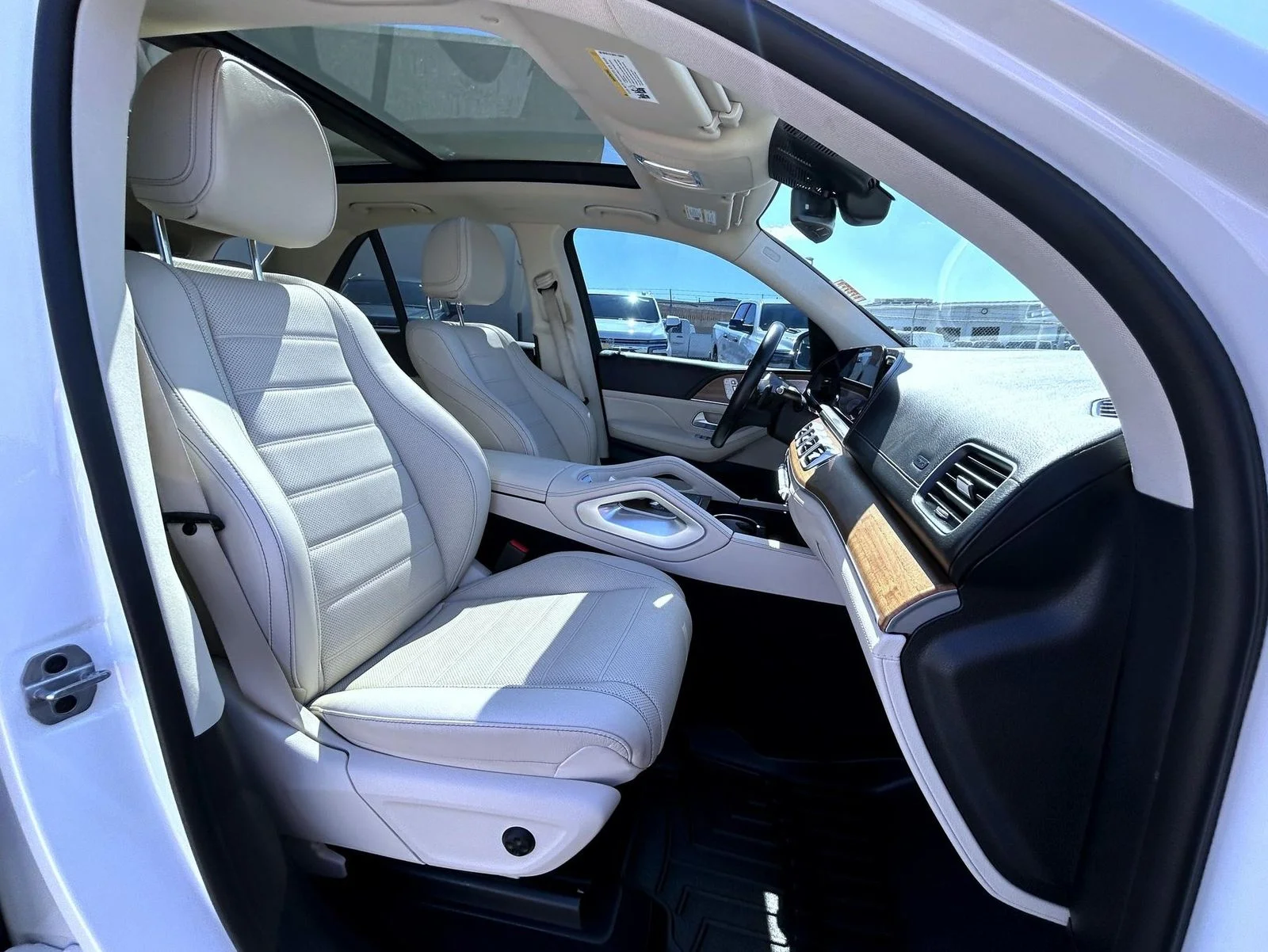 Used 2022 White Mercedes-Benz GLE 350 image 16
