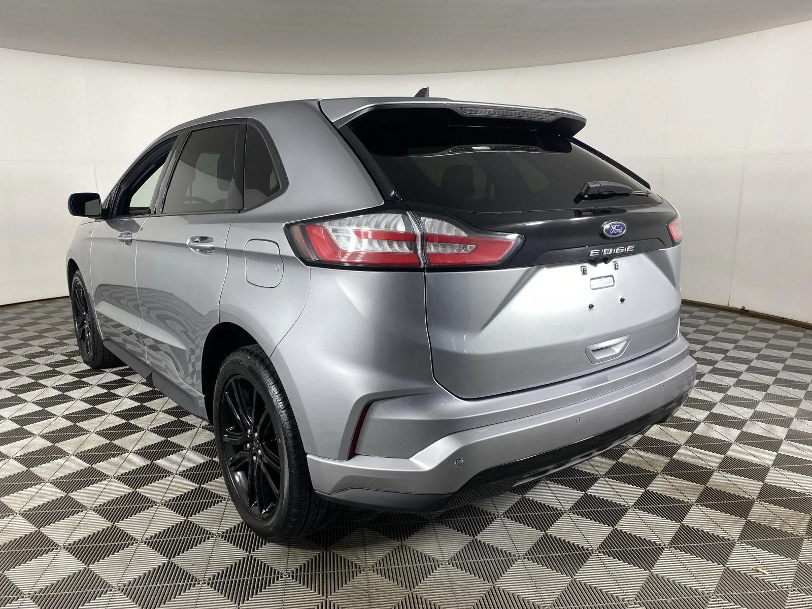 Used 2023 Iconic Silver Ford ST-Line image 15