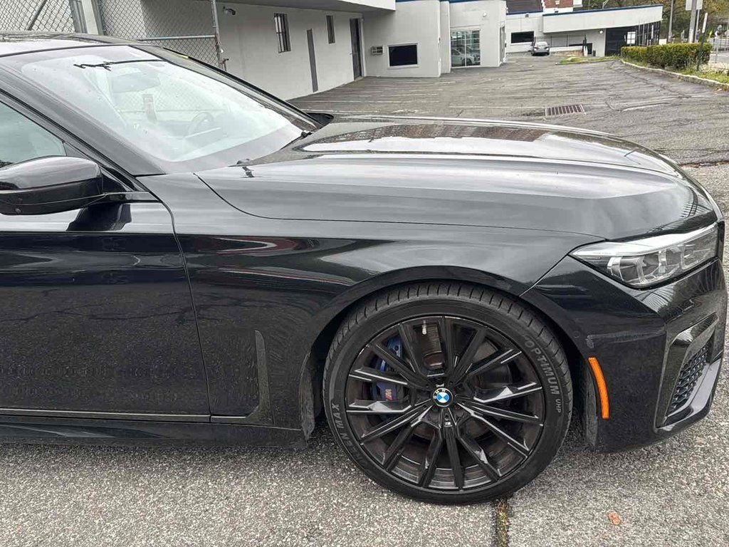 Used 2022 Black BMW 740i image 9