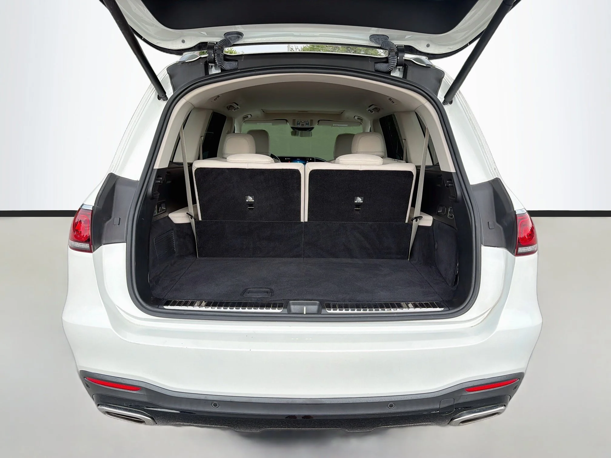 Used 2021 Diamond White Metallic Mercedes-Benz GLS 580 image 12