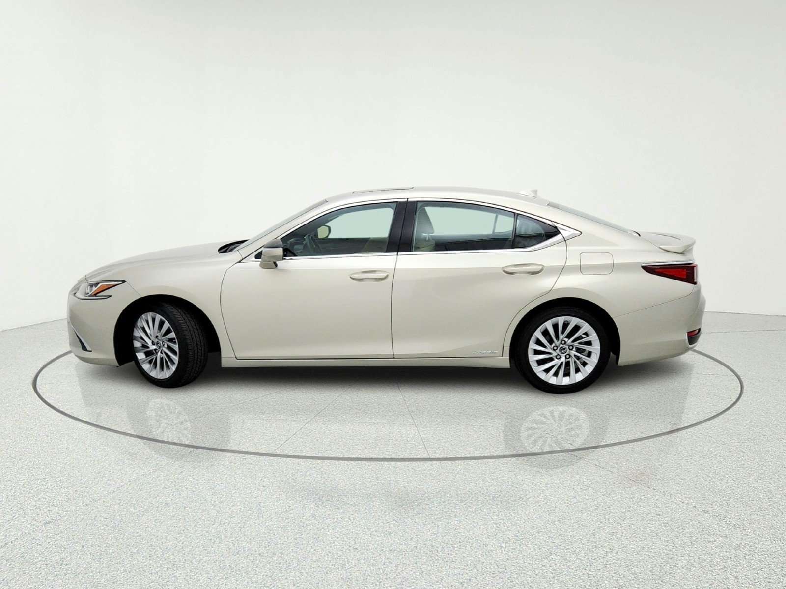 Used 2019 MOONBEAM BEIGE Lexus ES 300h Luxury image 14