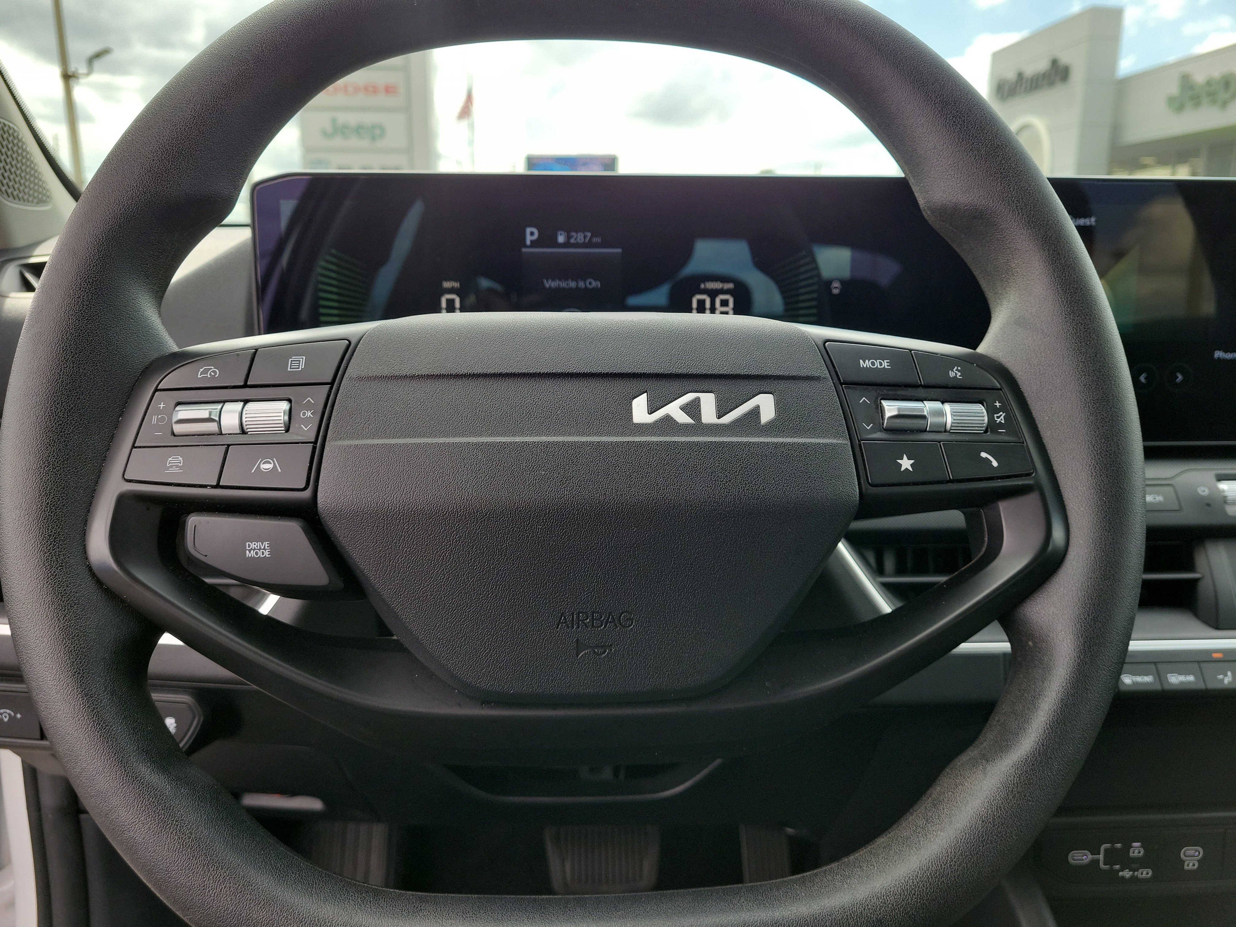 Used 2025 Snow White Pearl Kia LXS image 17